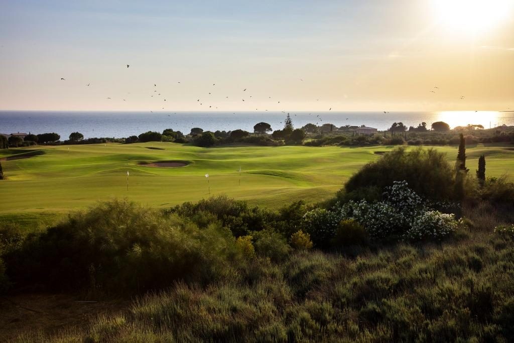 https://golftravelpeople.com/wp-content/uploads/2019/04/Costa-Navarino-Golf-The-Dunes-Course-LowRes-1-1024x683.jpg