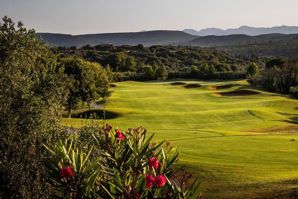 https://golftravelpeople.com/wp-content/uploads/2019/04/Costa-Navarino-Golf-The-Dunes-Course-LowRes-12-1024x683.jpg