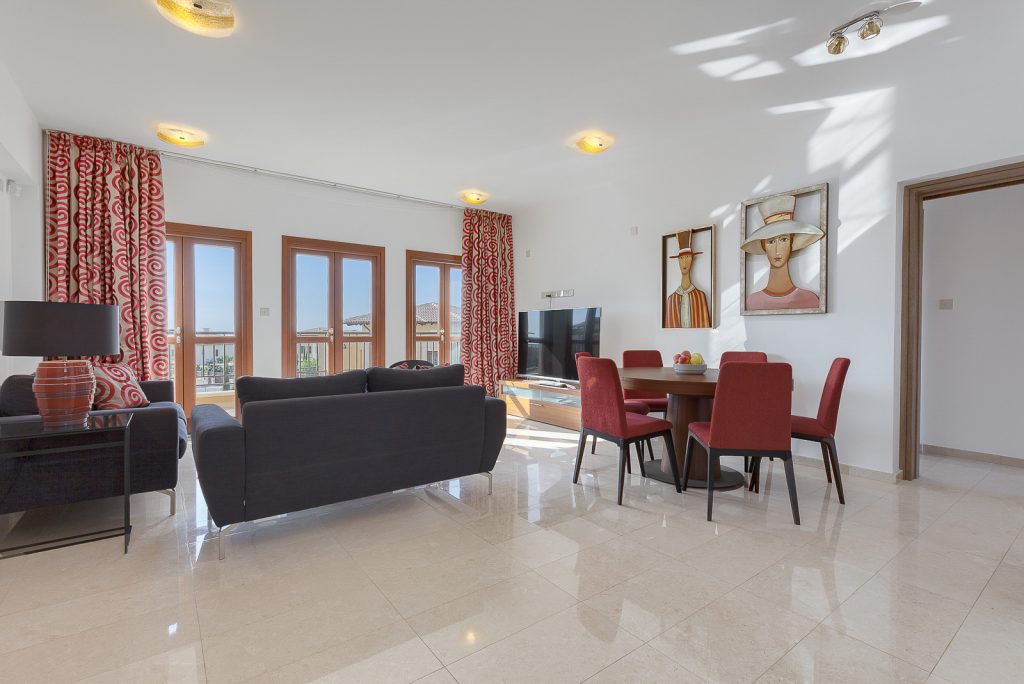 https://golftravelpeople.com/wp-content/uploads/2019/04/Cyprus-Aphrodite-Hills-Resort-Luxury-Apartments-51-1024x684.jpg