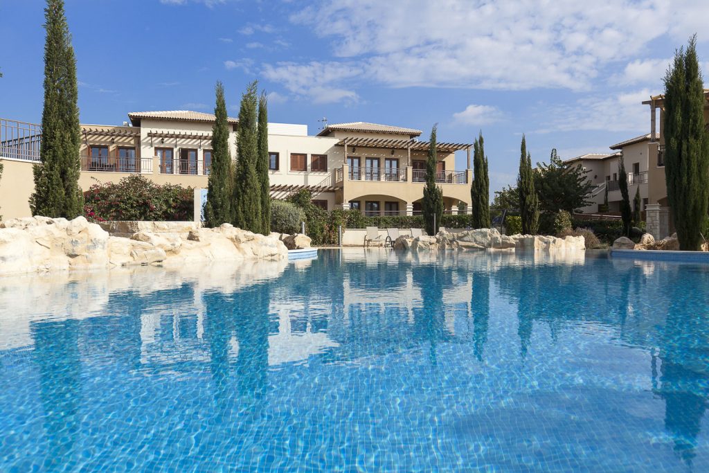 https://golftravelpeople.com/wp-content/uploads/2019/04/Cyprus-Aphrodite-Hills-Resort-Luxury-Apartments-54-1024x683.jpg