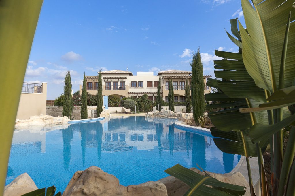 https://golftravelpeople.com/wp-content/uploads/2019/04/Cyprus-Aphrodite-Hills-Resort-Luxury-Apartments-57-1024x683.jpg