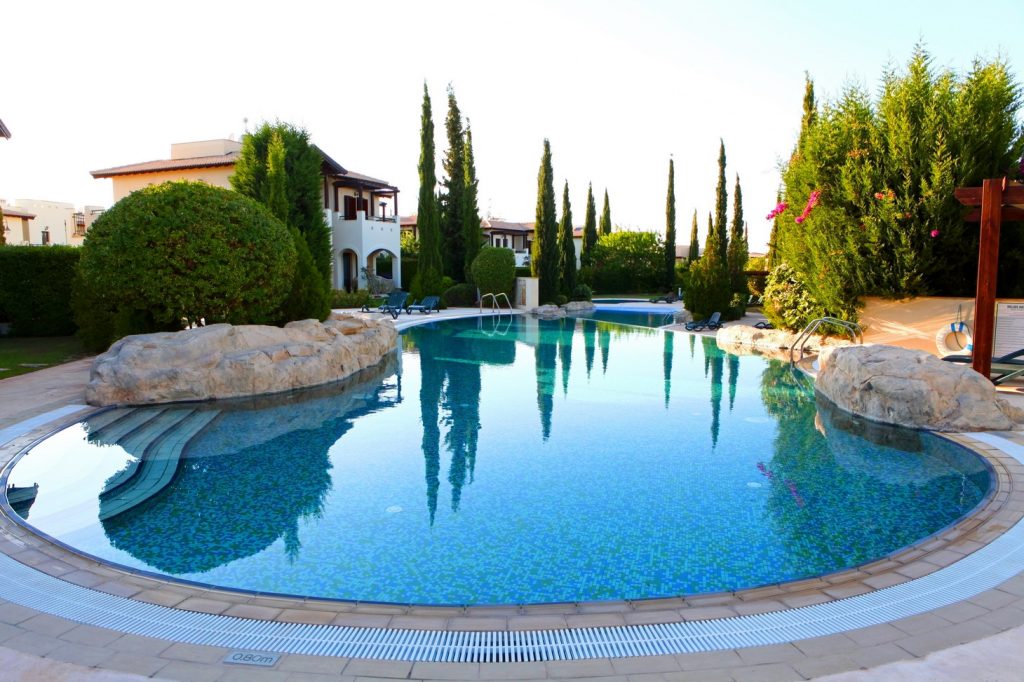 https://golftravelpeople.com/wp-content/uploads/2019/04/Cyprus-Aphrodite-Hills-Resort-Luxury-Apartments-60-1024x682.jpg