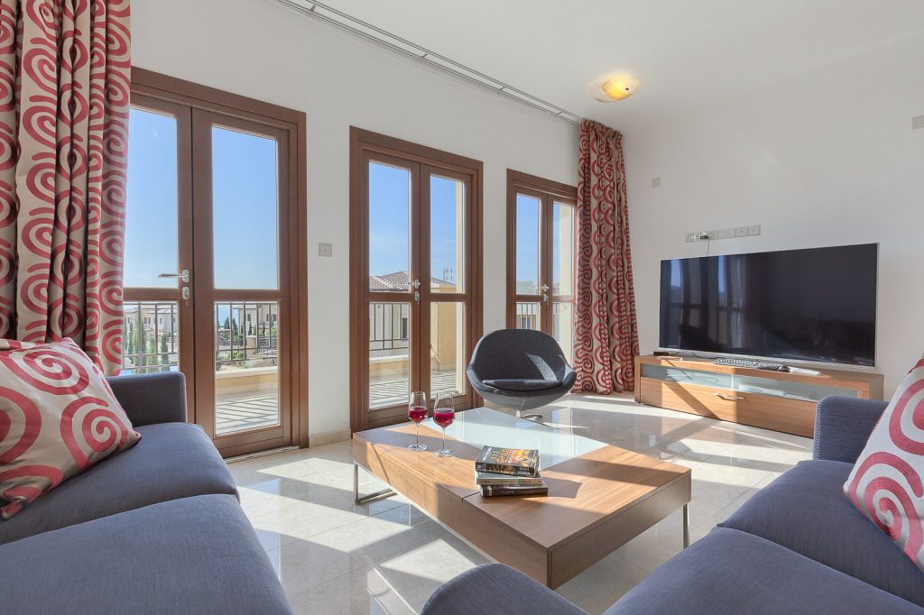 https://golftravelpeople.com/wp-content/uploads/2019/04/Cyprus-Aphrodite-Hills-Resort-Luxury-Apartments-61-1024x682.jpg