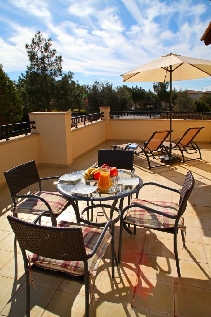 https://golftravelpeople.com/wp-content/uploads/2019/04/Cyprus-Aphrodite-Hills-Resort-Luxury-Apartments-63-682x1024.jpg