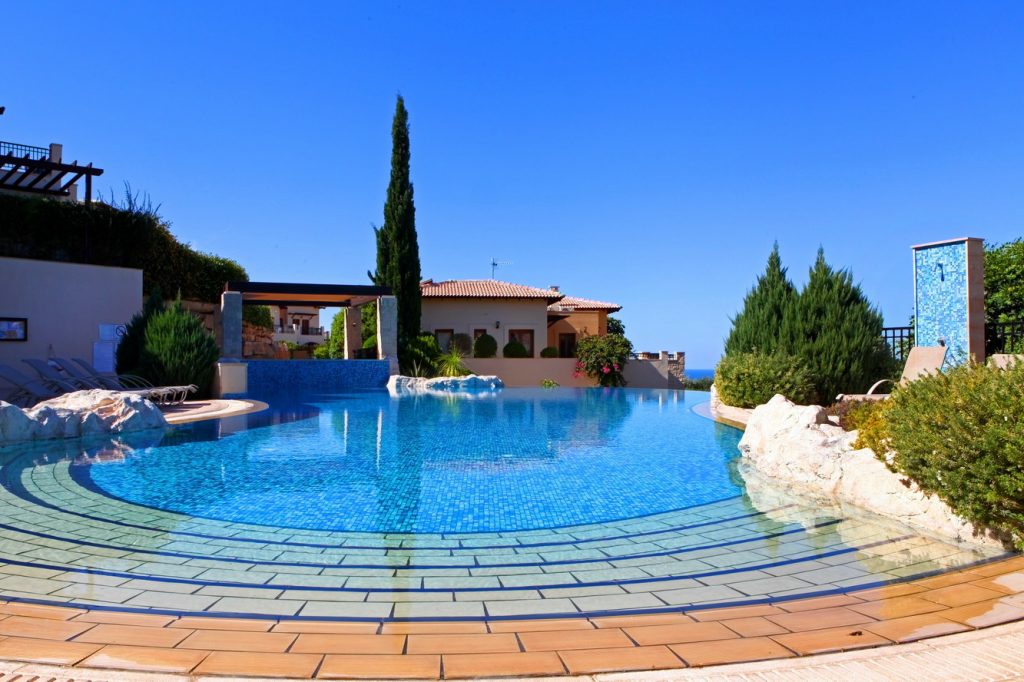 https://golftravelpeople.com/wp-content/uploads/2019/04/Cyprus-Aphrodite-Hills-Resort-Luxury-Apartments-71-1024x682.jpg