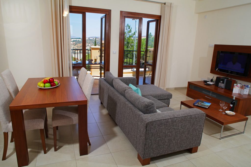 https://golftravelpeople.com/wp-content/uploads/2019/04/Cyprus-Aphrodite-Hills-Resort-Luxury-Apartments-77-1024x683.jpg