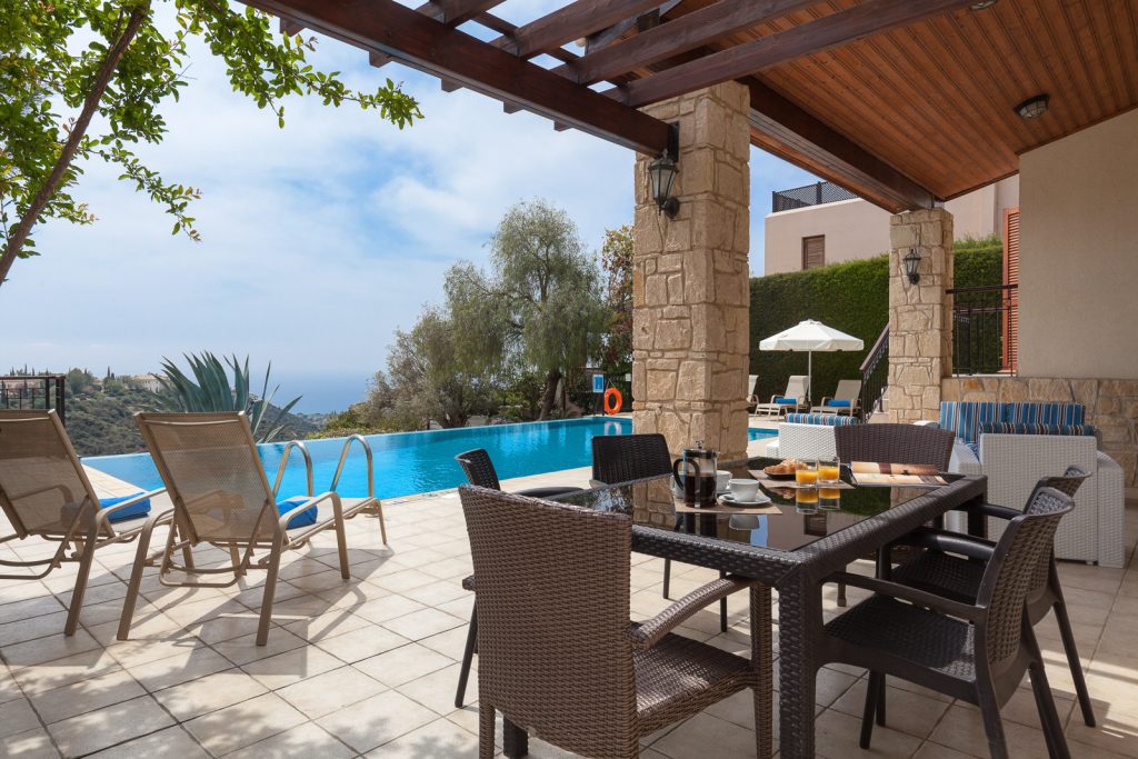 https://golftravelpeople.com/wp-content/uploads/2019/04/Cyprus-Aphrodite-Hills-Resort-Superior-Villas-44-1024x683.jpg