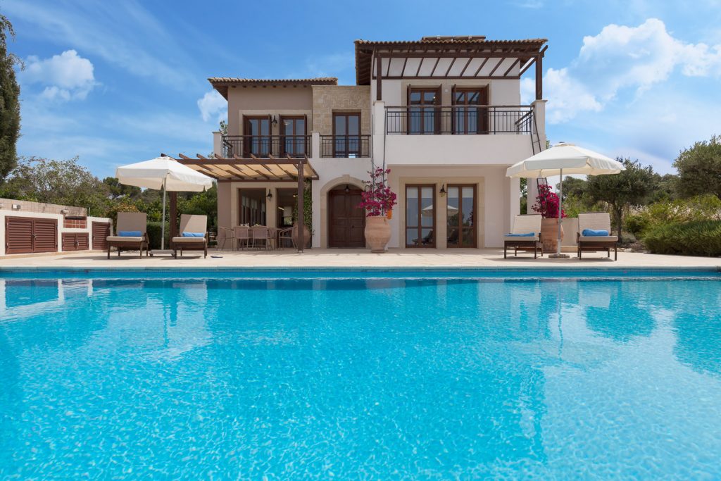https://golftravelpeople.com/wp-content/uploads/2019/04/Cyprus-Aphrodite-Hills-Resort-Superior-Villas-52-1024x683.jpg