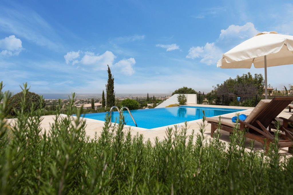 https://golftravelpeople.com/wp-content/uploads/2019/04/Cyprus-Aphrodite-Hills-Resort-Superior-Villas-55-1024x683.jpg