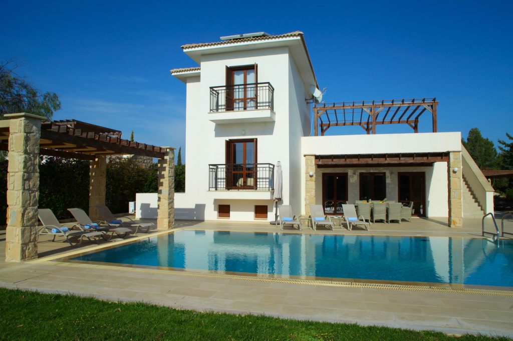 https://golftravelpeople.com/wp-content/uploads/2019/04/Cyprus-Aphrodite-Hills-Resort-Superior-Villas-62-1024x682.jpg