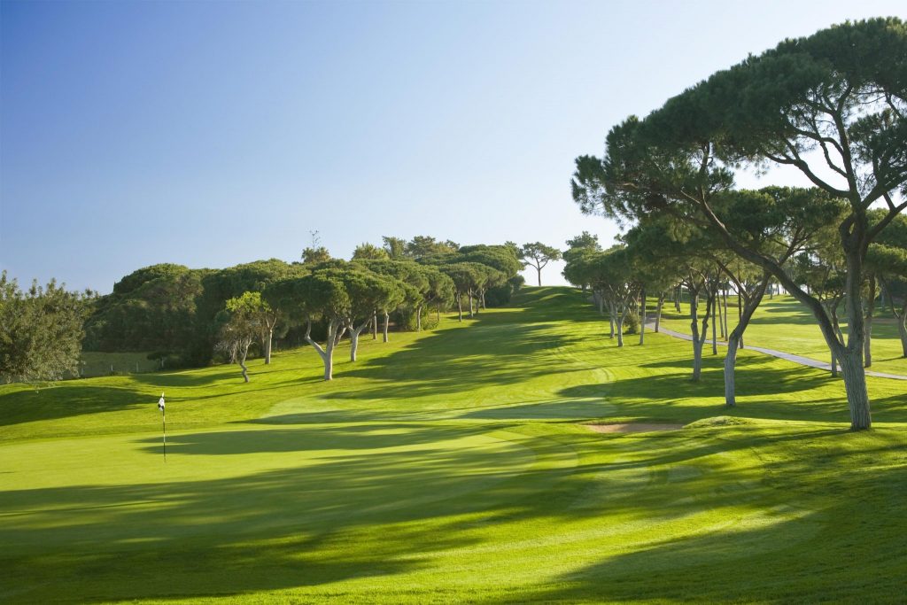https://golftravelpeople.com/wp-content/uploads/2019/04/Dom-Pedro-Vilamoura-Old-Course-11-1024x683.jpg