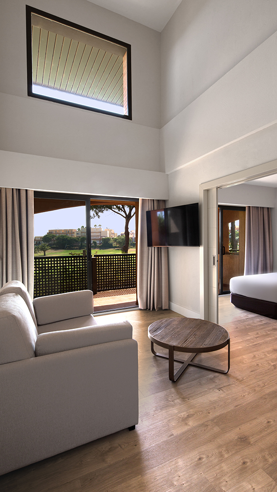 https://golftravelpeople.com/wp-content/uploads/2019/04/Doubletree-by-Hilton-Islantilla-Golf-Resort-Bedrooms-6.jpg