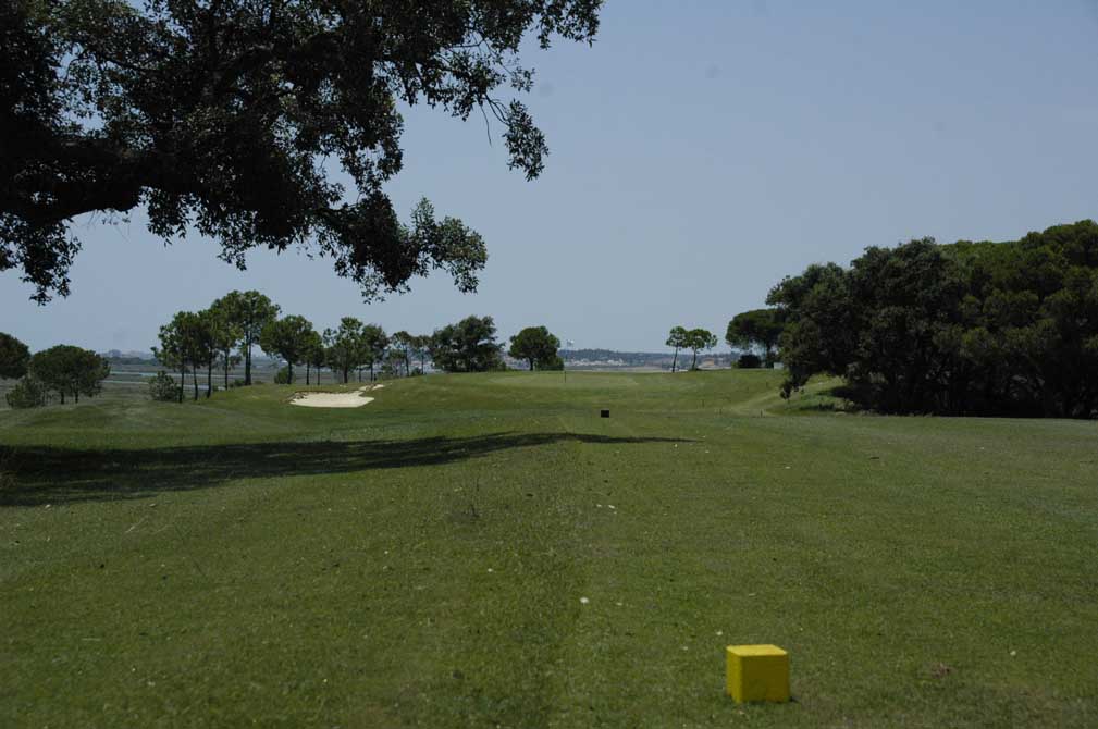 https://golftravelpeople.com/wp-content/uploads/2019/04/El-Rompido-Golf-Club-North-Course-9.jpg