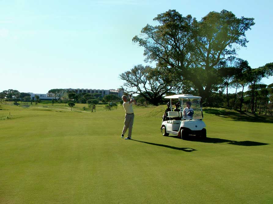 https://golftravelpeople.com/wp-content/uploads/2019/04/El-Rompido-Golf-Club-South-Course-1_1.jpg