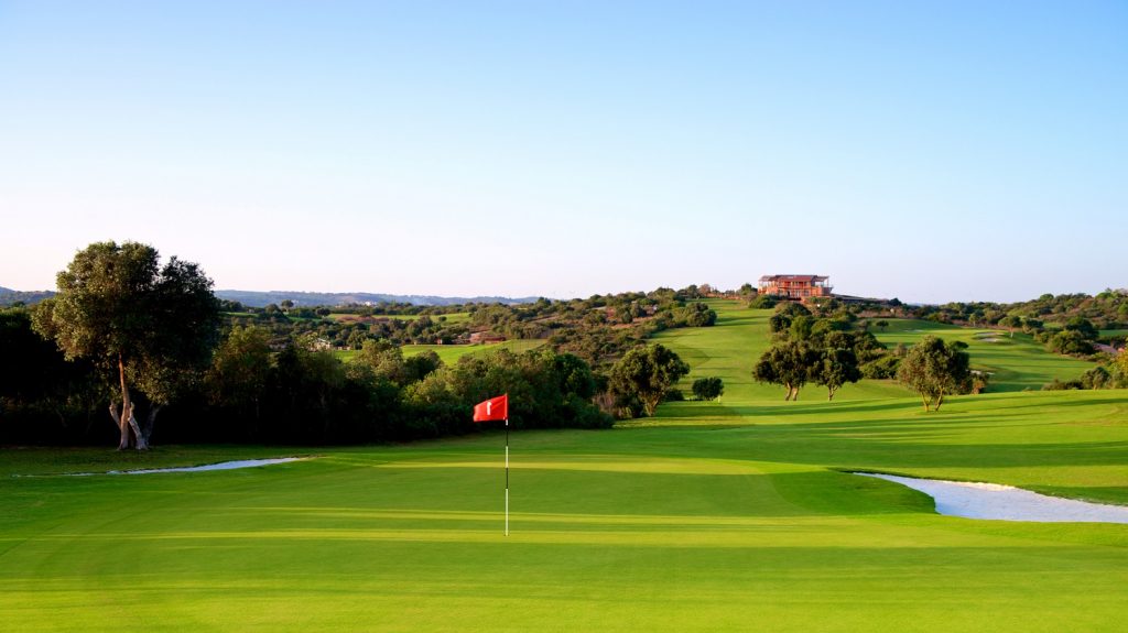 https://golftravelpeople.com/wp-content/uploads/2019/04/Espiche-Golf-Club-Lagos-Algarve-Portugal-13-1024x575.jpg