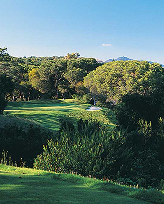 https://golftravelpeople.com/wp-content/uploads/2019/04/Estoril-Golf-Club-3.jpg