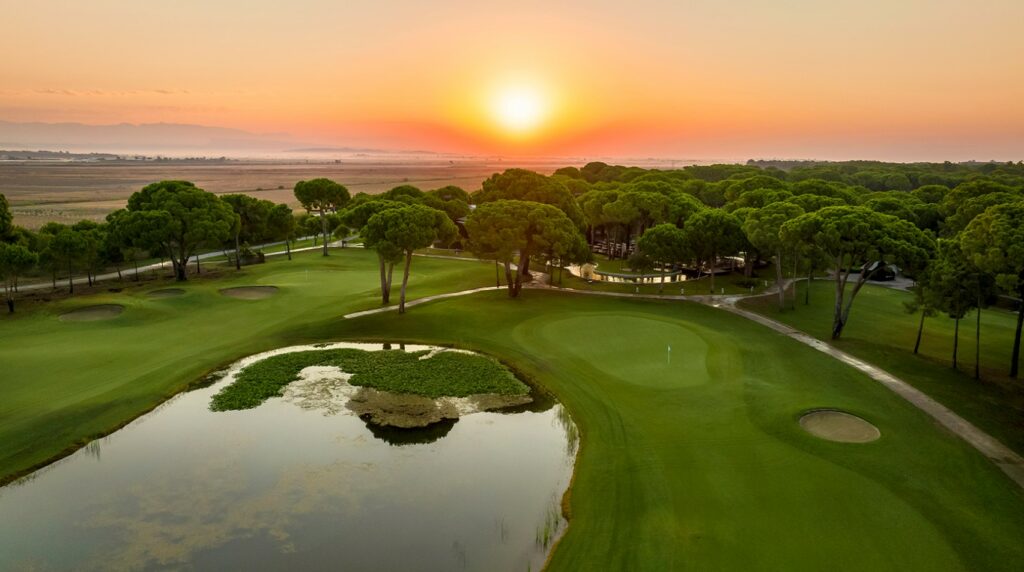 https://golftravelpeople.com/wp-content/uploads/2019/04/Gloria-Golf-Club-New-Course-Belek-Turkey-9-1024x572.jpg