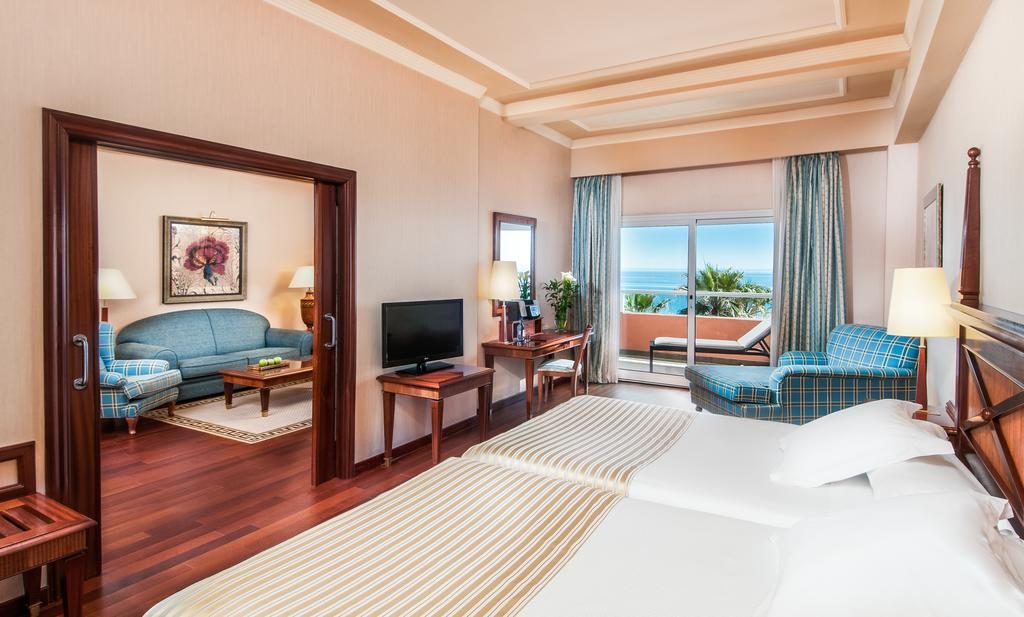 https://golftravelpeople.com/wp-content/uploads/2019/04/Gran-Hotel-Elba-Estepona-Bedrooms-5-1024x617.jpg