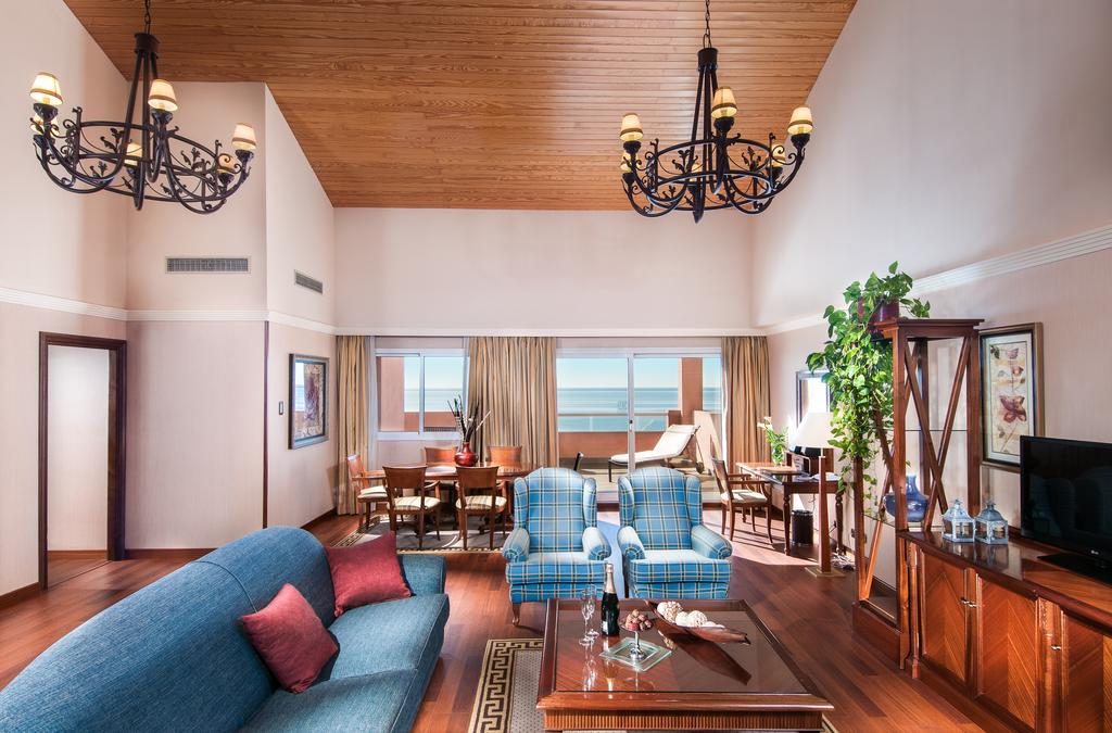 https://golftravelpeople.com/wp-content/uploads/2019/04/Gran-Hotel-Elba-Estepona-Bedrooms-6-1024x675.jpg