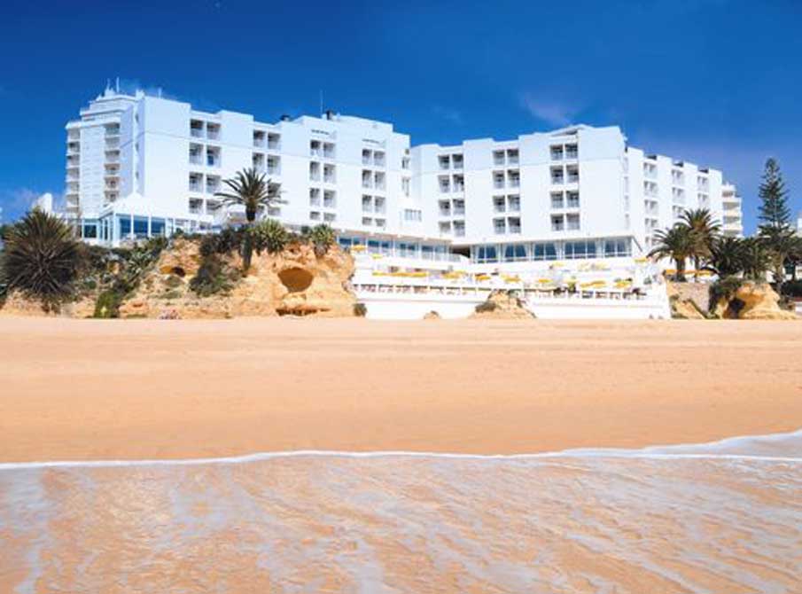 https://golftravelpeople.com/wp-content/uploads/2019/04/Holiday-Inn-Algarve-1.jpg