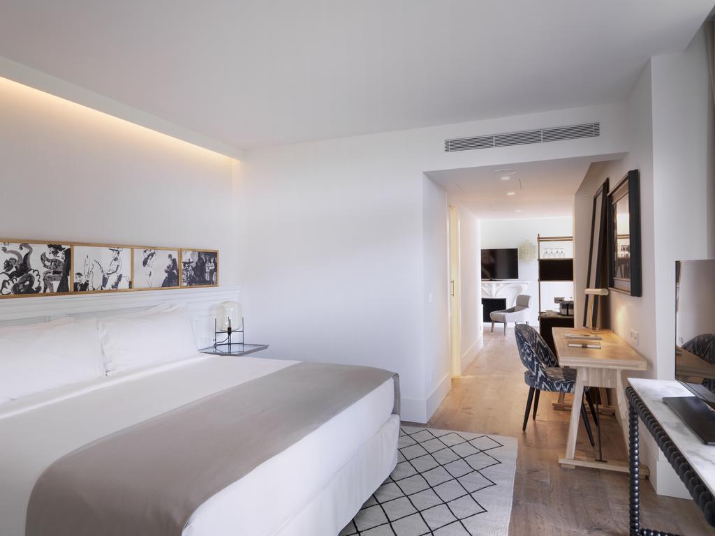 https://golftravelpeople.com/wp-content/uploads/2019/04/Hotel-Camiral-at-PGA-Catalunya-Resort-Bedrooms-12.jpg