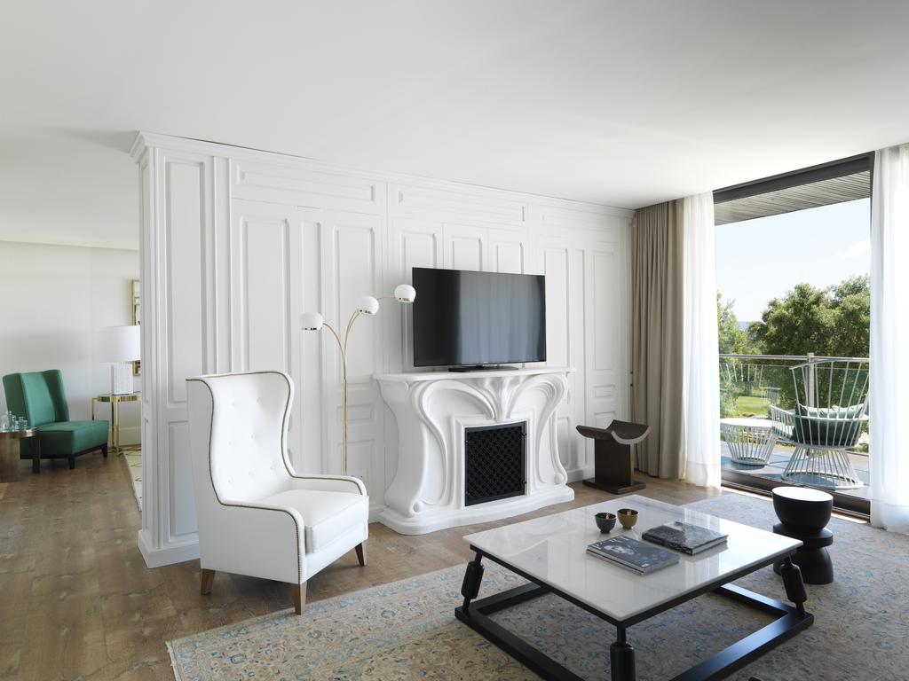 https://golftravelpeople.com/wp-content/uploads/2019/04/Hotel-Camiral-at-PGA-Catalunya-Resort-Bedrooms-14.jpg