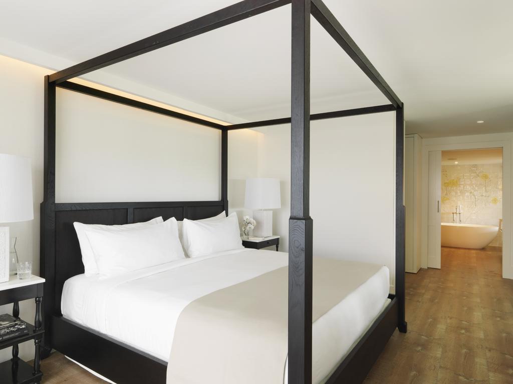 https://golftravelpeople.com/wp-content/uploads/2019/04/Hotel-Camiral-at-PGA-Catalunya-Resort-Bedrooms-7.jpg