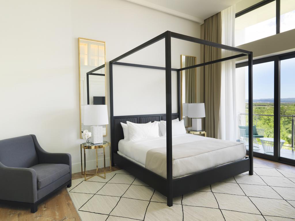 https://golftravelpeople.com/wp-content/uploads/2019/04/Hotel-Camiral-at-PGA-Catalunya-Resort-Bedrooms-9.jpg