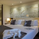 https://golftravelpeople.com/wp-content/uploads/2019/04/Hotel-Gran-Ultonia-Girona-Bedrooms-10-150x150.jpg