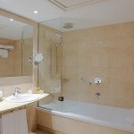 https://golftravelpeople.com/wp-content/uploads/2019/04/Hotel-Gran-Ultonia-Girona-Bedrooms-8-150x150.jpg