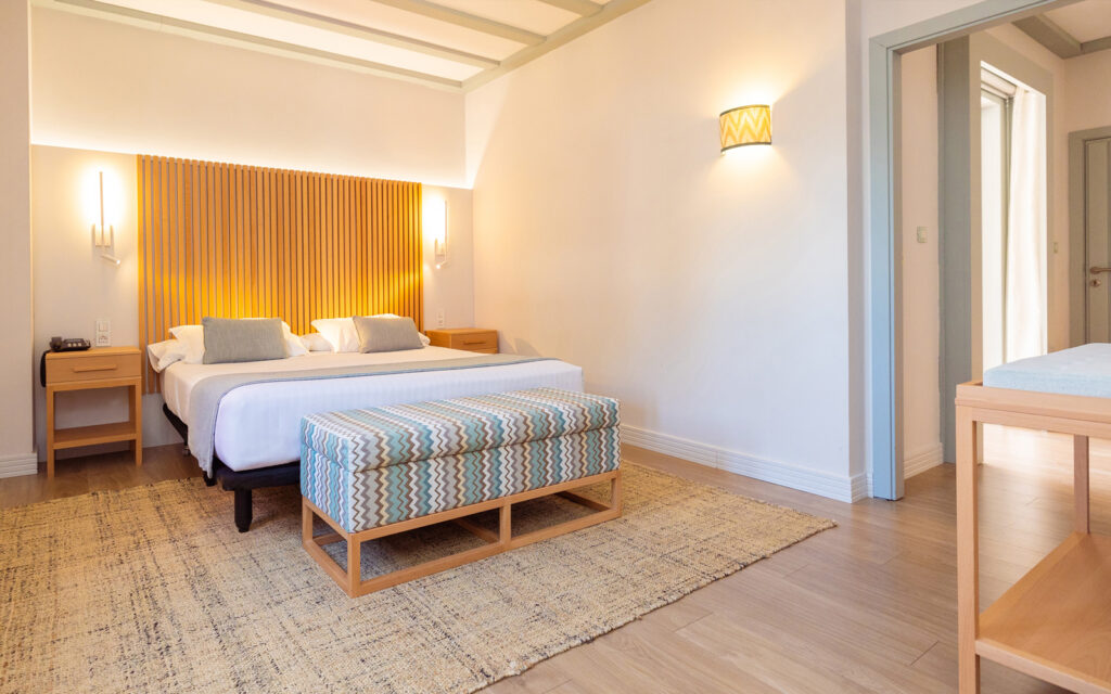 https://golftravelpeople.com/wp-content/uploads/2019/04/Hotel-Isla-Canela-Golf-Huelva-Costa-de-la-Luz-Spain-Bedrooms-and-Suites-8-1024x640.jpg