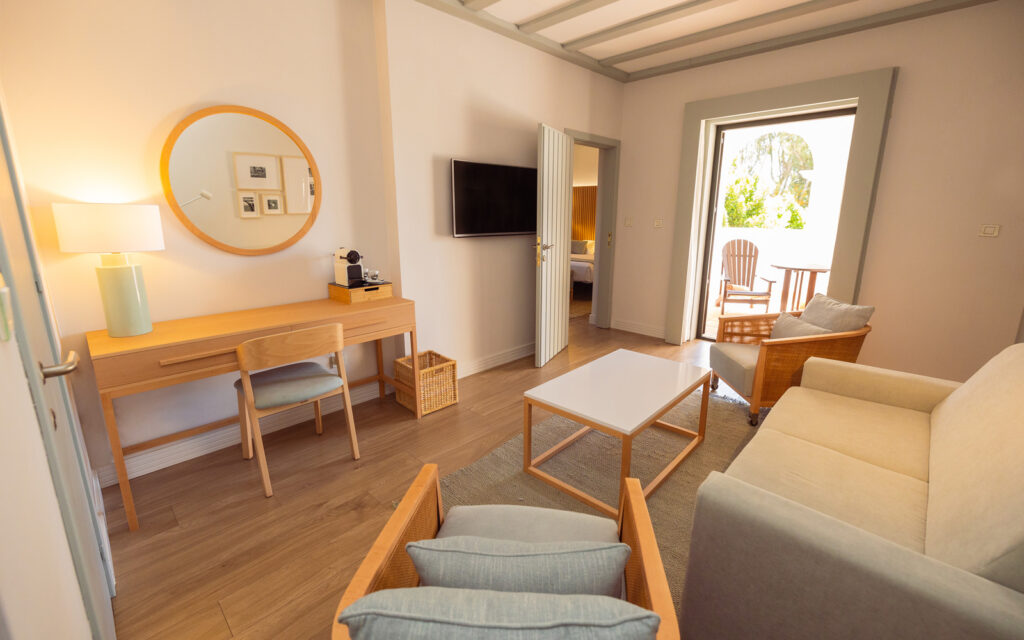 https://golftravelpeople.com/wp-content/uploads/2019/04/Hotel-Isla-Canela-Golf-Huelva-Costa-de-la-Luz-Spain-Bedrooms-and-Suites-9-1024x640.jpg