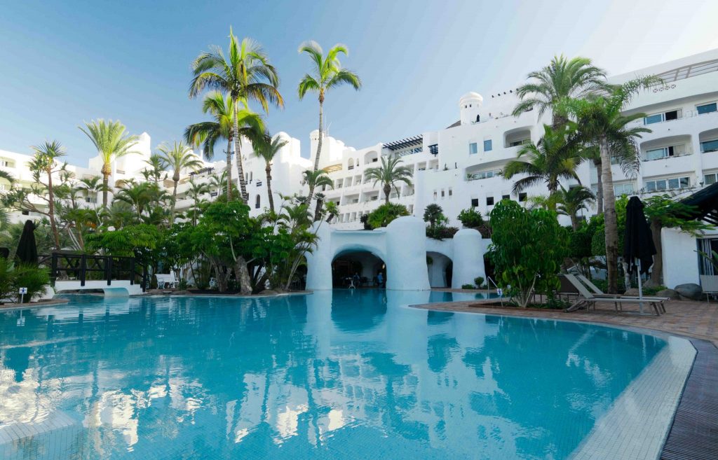 https://golftravelpeople.com/wp-content/uploads/2019/04/Hotel-Jardin-Tropical-Swimming-Pools-Gym-comp-3-1024x657.jpg