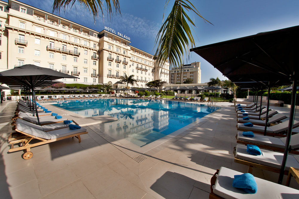https://golftravelpeople.com/wp-content/uploads/2019/04/Hotel-Palacio-Estoril-External-1.jpg