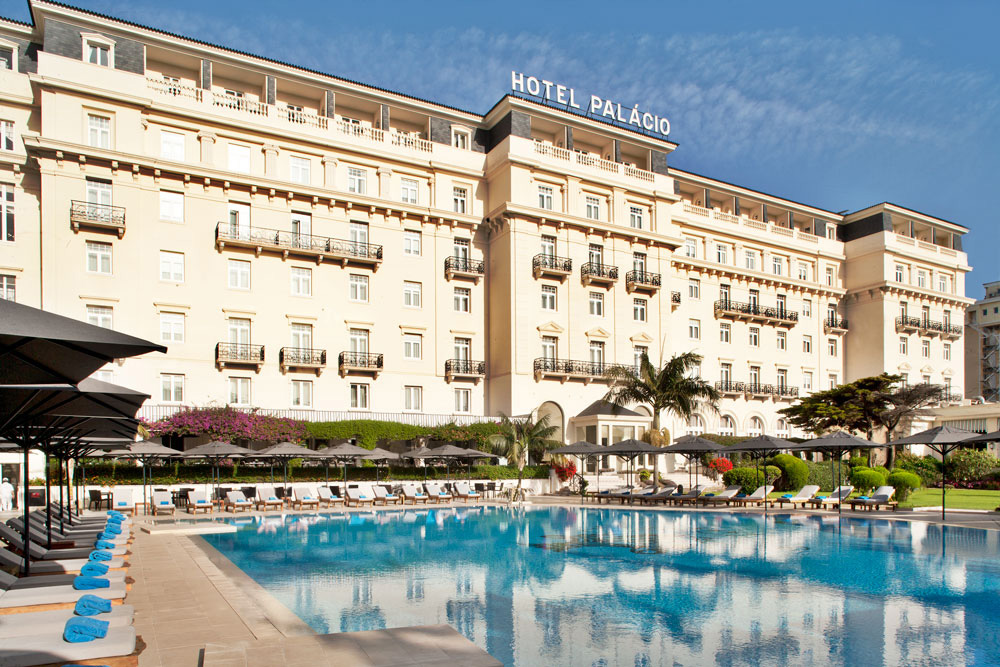 https://golftravelpeople.com/wp-content/uploads/2019/04/Hotel-Palacio-Estoril-External-8.jpg