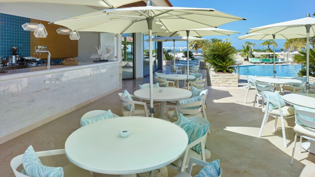 https://golftravelpeople.com/wp-content/uploads/2019/04/Hotel-Quinta-do-Lago-Algarve-Portugal-Bars-and-Restaurants-1-1024x576.jpg