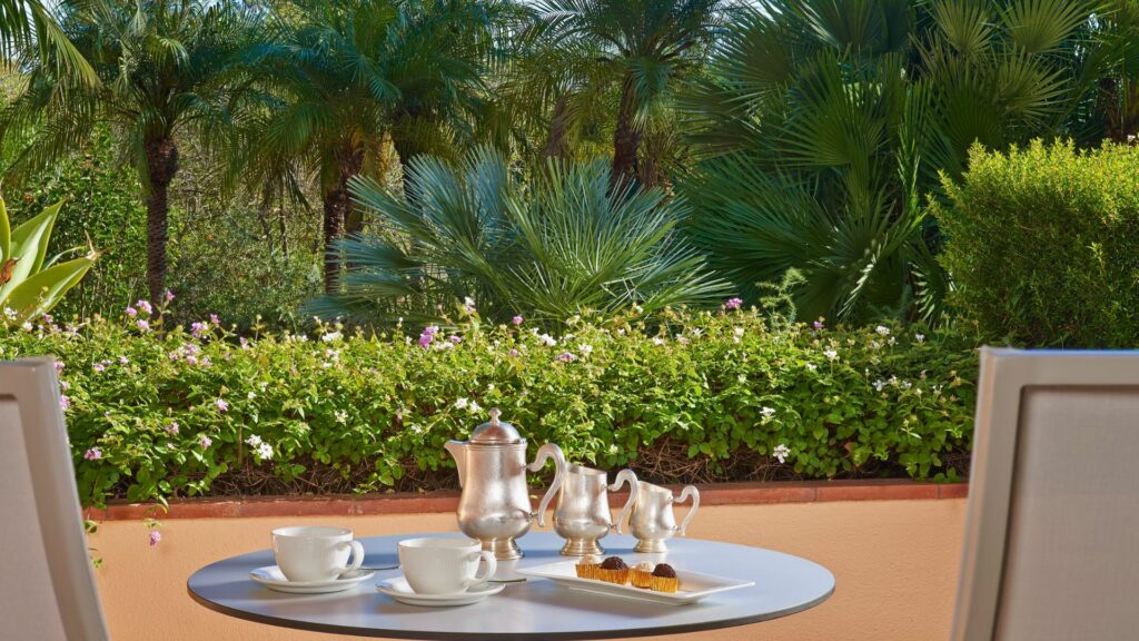 https://golftravelpeople.com/wp-content/uploads/2019/04/Hotel-Quinta-do-Lago-Algarve-Portugal-Bars-and-Restaurants-2-1024x576.jpg