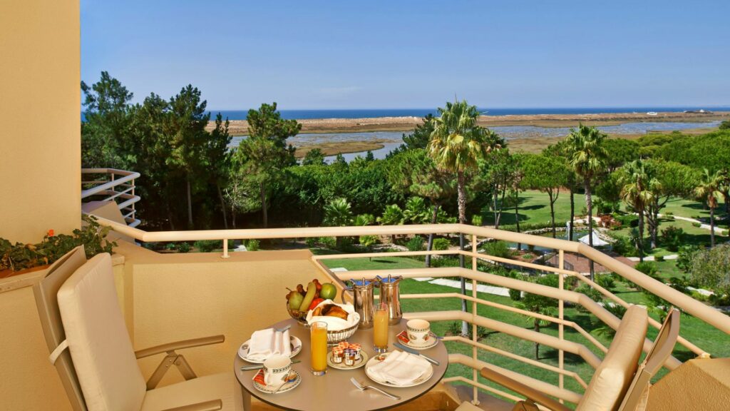 https://golftravelpeople.com/wp-content/uploads/2019/04/Hotel-Quinta-do-Lago-Algarve-Portugal-Bars-and-Restaurants-3-1024x576.jpg