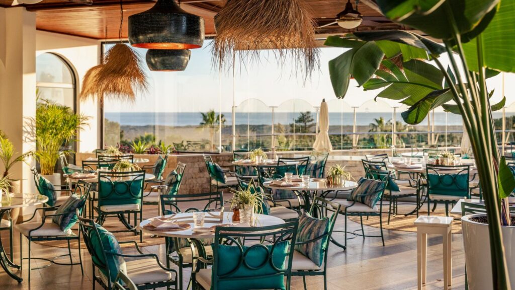 https://golftravelpeople.com/wp-content/uploads/2019/04/Hotel-Quinta-do-Lago-Algarve-Portugal-Bars-and-Restaurants-6-1024x576.jpg