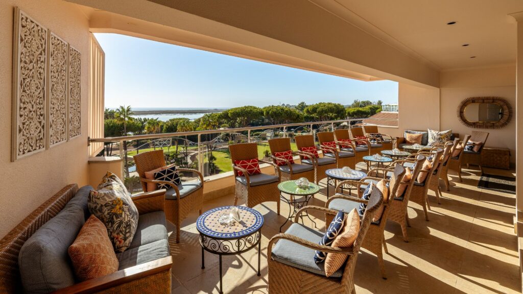 https://golftravelpeople.com/wp-content/uploads/2019/04/Hotel-Quinta-do-Lago-Algarve-Portugal-Bars-and-Restaurants-8-1024x576.jpg