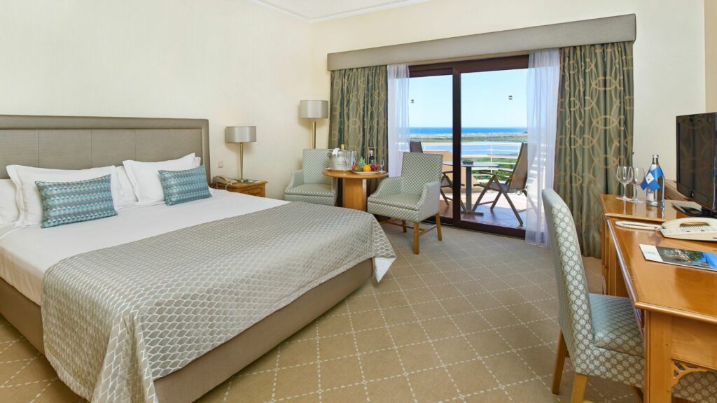https://golftravelpeople.com/wp-content/uploads/2019/04/Hotel-Quinta-do-Lago-Algarve-Portugal-Bedrooms-and-Suites-3-1024x576.jpg