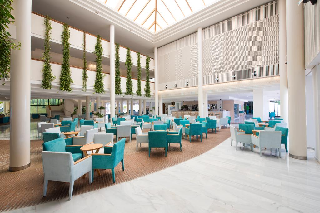 https://golftravelpeople.com/wp-content/uploads/2019/04/Iberostar-Royal-Andalus-Bars-Restaurants-1.jpg