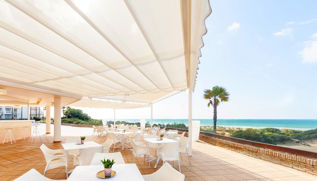 https://golftravelpeople.com/wp-content/uploads/2019/04/Iberostar-Royal-Andalus-Bars-Restaurants-2.jpg