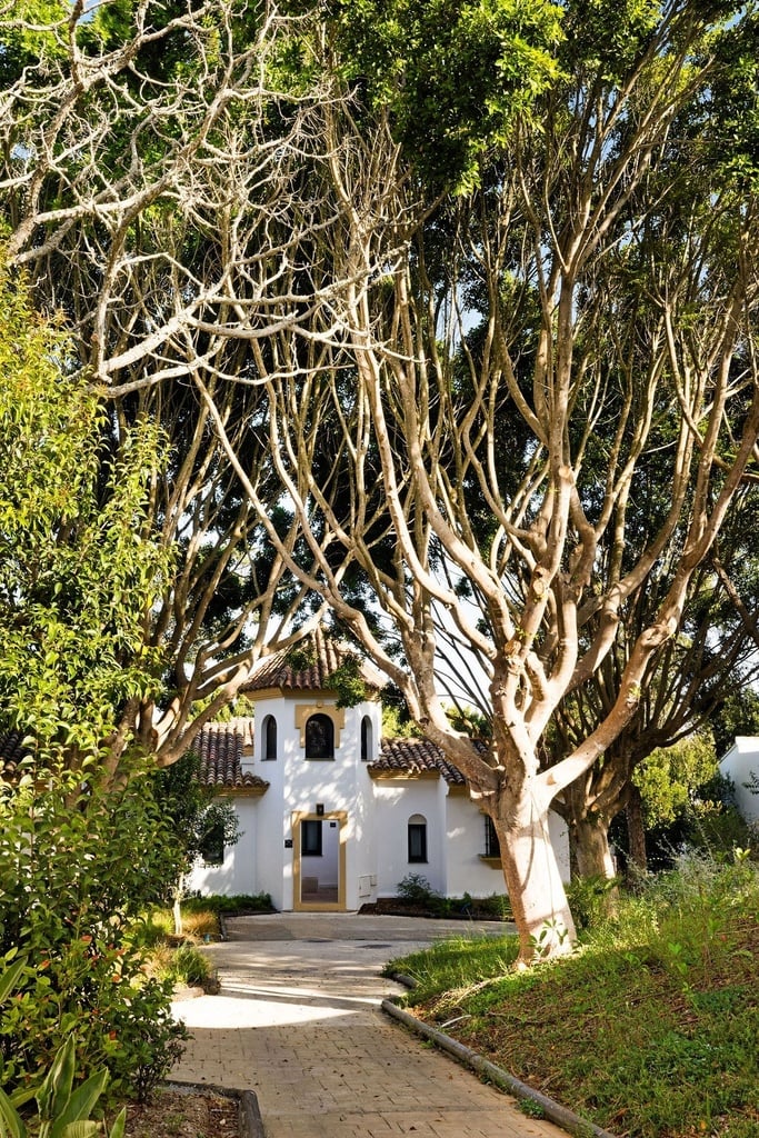https://golftravelpeople.com/wp-content/uploads/2019/04/Inmood-San-Roque-Hotel-Cadiz-Spain-3.jpg