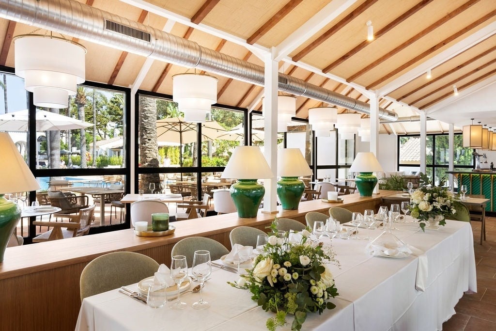 https://golftravelpeople.com/wp-content/uploads/2019/04/Inmood-San-Roque-Hotel-Cadiz-Spain-Bars-and-Restaurants-5.jpg