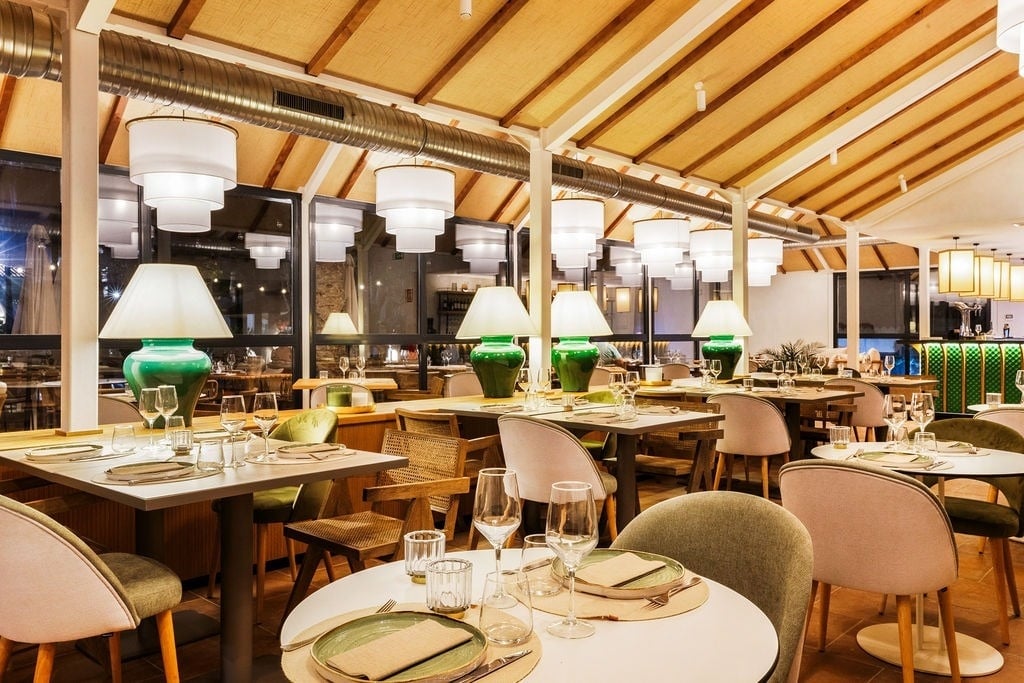 https://golftravelpeople.com/wp-content/uploads/2019/04/Inmood-San-Roque-Hotel-Cadiz-Spain-Bars-and-Restaurants-6.jpg