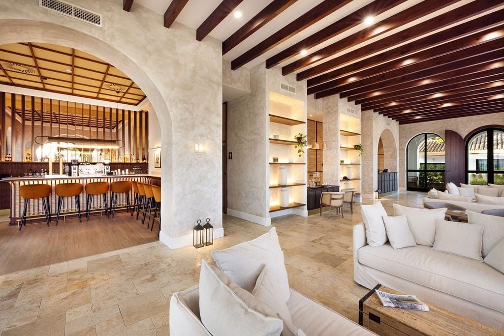 https://golftravelpeople.com/wp-content/uploads/2019/04/Inmood-San-Roque-Hotel-Cadiz-Spain-Bars-and-Restaurants-7.jpg