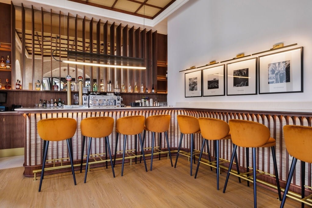 https://golftravelpeople.com/wp-content/uploads/2019/04/Inmood-San-Roque-Hotel-Cadiz-Spain-Bars-and-Restaurants-8.jpg