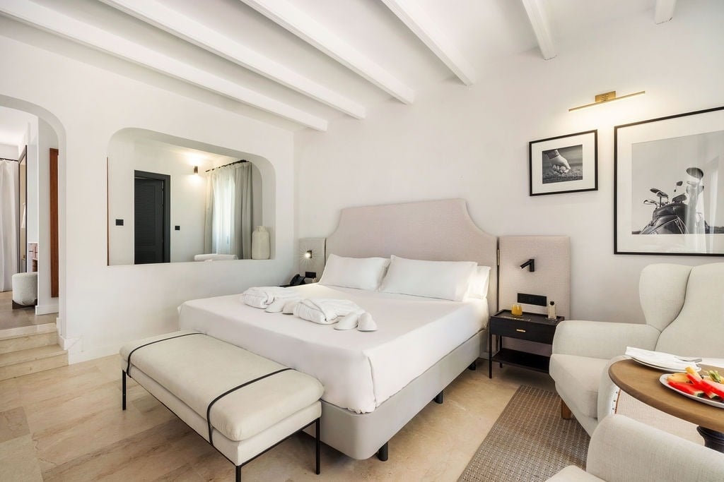 https://golftravelpeople.com/wp-content/uploads/2019/04/Inmood-San-Roque-Hotel-Cadiz-Spain-Bedrooms-and-Suites-11.jpg