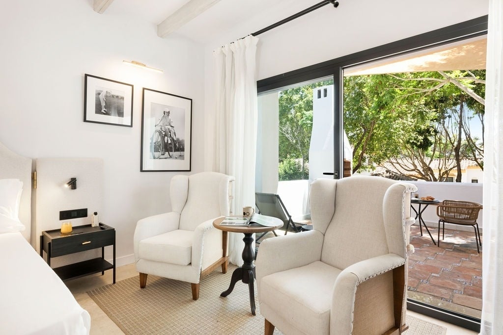https://golftravelpeople.com/wp-content/uploads/2019/04/Inmood-San-Roque-Hotel-Cadiz-Spain-Bedrooms-and-Suites-14.jpg